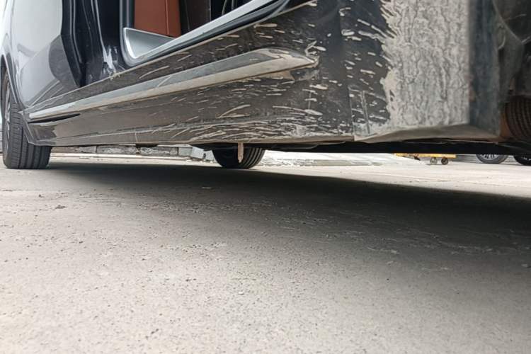 Used Mercedes-Benz Vito 2021 2.0T Elite Version 7 Seats Right Side Sill