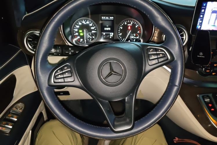 Used Mercedes-Benz Vito 2021 2.0T Business Version 7 Seats Steering Wheel