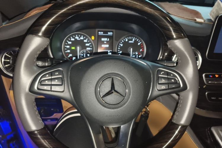 Used Mercedes-Benz Vito 2021 2.0T Business Version 7 Seats Steering Wheel