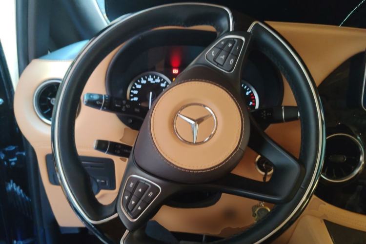 Used Mercedes-Benz Vito 2021 2.0T Elite Version 7 Seats Steering Wheel