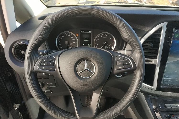 Used Mercedes-Benz Vito 2021 2.0T Elite Version 7 Seats Steering Wheel