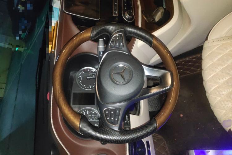 Used Mercedes-Benz Vito 2021 2.0T Elite Version 7 Seats Steering Wheel