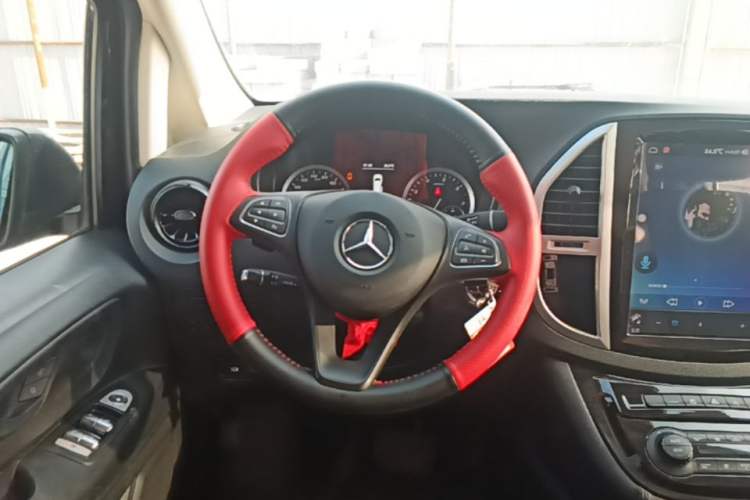 Used Mercedes-Benz Vito 2021 2.0T Elite Version 7 Seats Steering Wheel