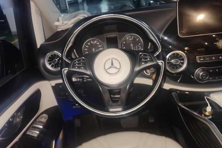 Used Mercedes-Benz Vito 2021 2.0T Business Version 7 Seats Steering Wheel