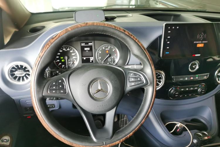 Used Mercedes-Benz Vito 2021 2.0T Elite Version 7 Seats Steering Wheel