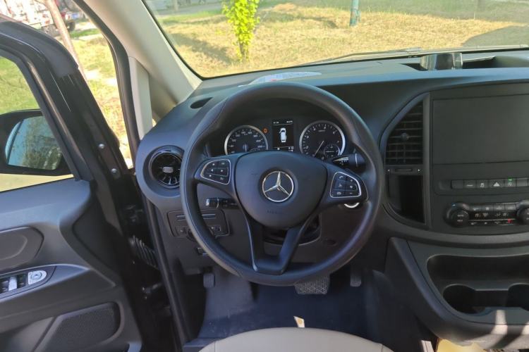 Used Mercedes-Benz Vito 2021 2.0T Elite Version 7 Seats Steering Wheel