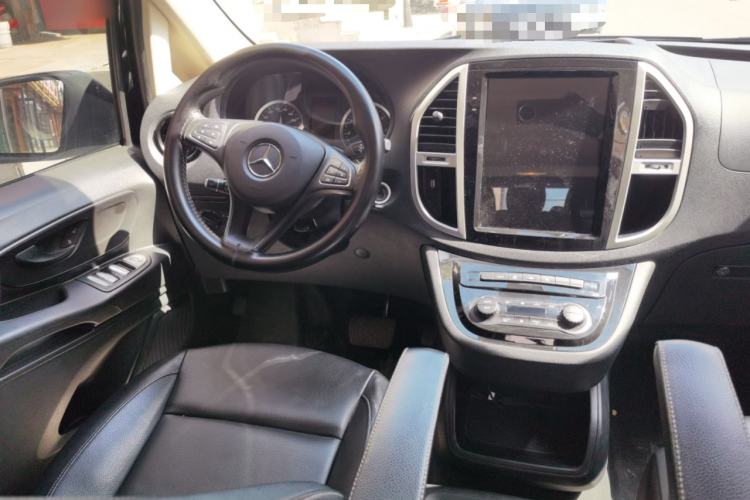 Used Mercedes-Benz Vito 2021 2.0T Elite Version 7 Seats Steering Wheel