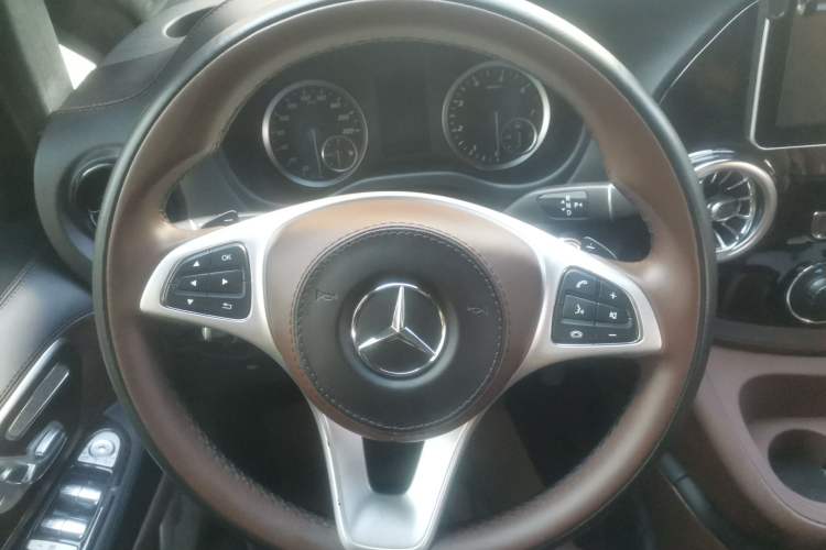Used Mercedes-Benz Vito 2021 2.0T Elite Version 7 Seats Steering Wheel