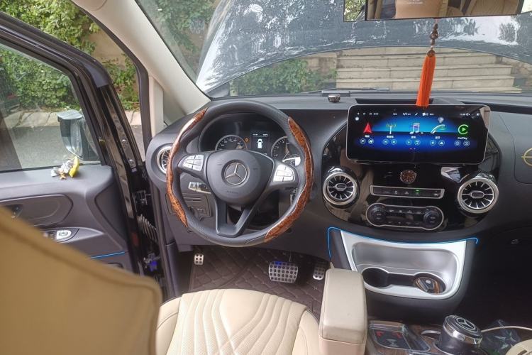 Used Mercedes-Benz Vito 2021 2.0T Elite Version 7 Seats Steering Wheel