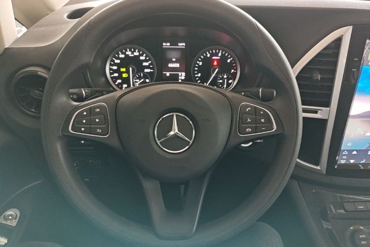 Used Mercedes-Benz Vito 2021 2.0T Elite Version 7 Seats Steering Wheel