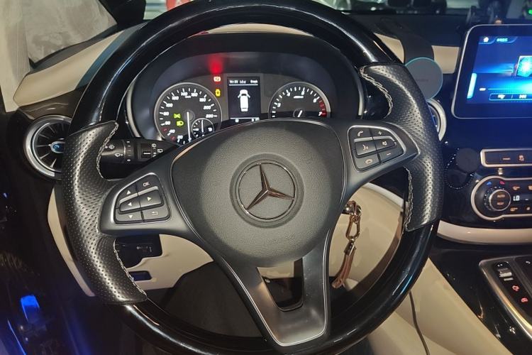 Used Mercedes-Benz Vito 2021 2.0T Business Version 7 Seats Steering Wheel