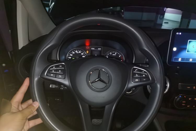 Used Mercedes-Benz Vito 2021 2.0T Elite Version 7 Seats Steering Wheel