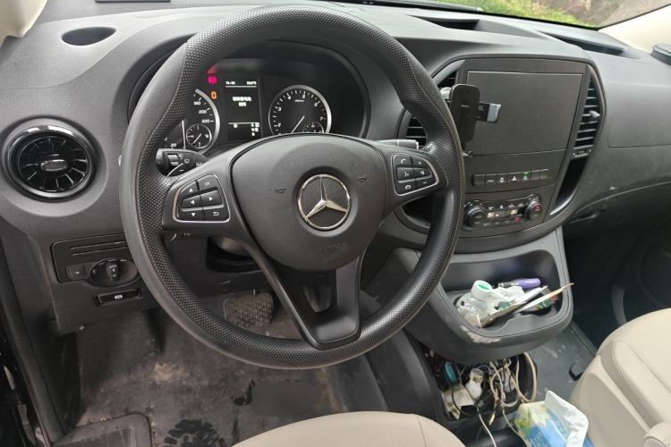 Used Mercedes-Benz Vito 2021 2.0T Elite Version 7 Seats Steering Wheel