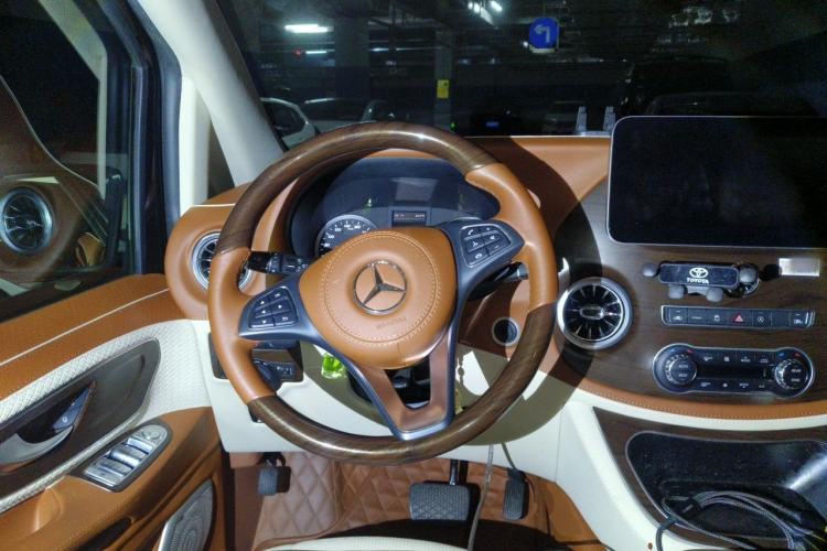 Used Mercedes-Benz Vito 2021 2.0T Business Version 7 Seats Steering Wheel