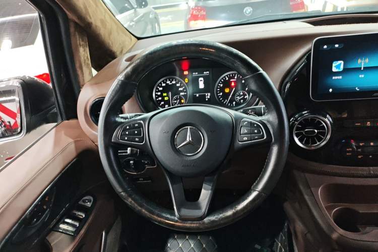 Used Mercedes-Benz Vito 2021 2.0T Elite Version 7 Seats Steering Wheel