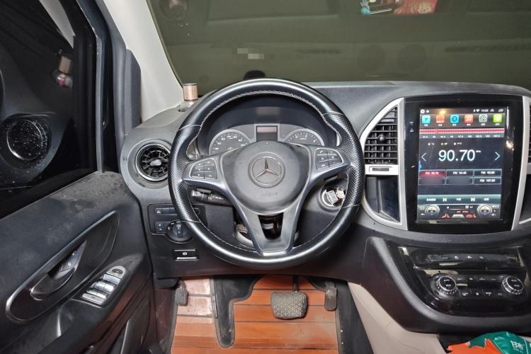 Used Mercedes-Benz Vito 2021 2.0T Business Version 7 Seats Steering Wheel