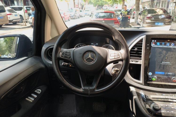 Used Mercedes-Benz Vito 2021 2.0T Elite Version 7 Seats Steering Wheel