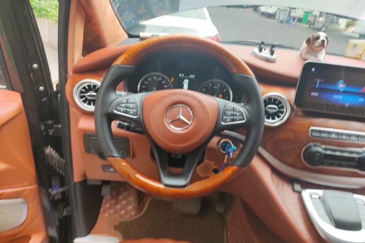 Used Mercedes-Benz Vito 2021 2.0T Elite Version 7 Seats Steering Wheel