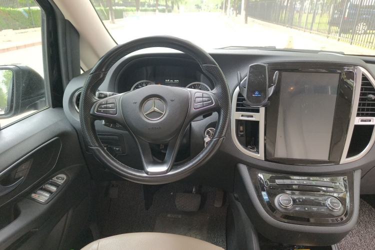 Used Mercedes-Benz Vito 2021 2.0T Business Version 7 Seats Steering Wheel