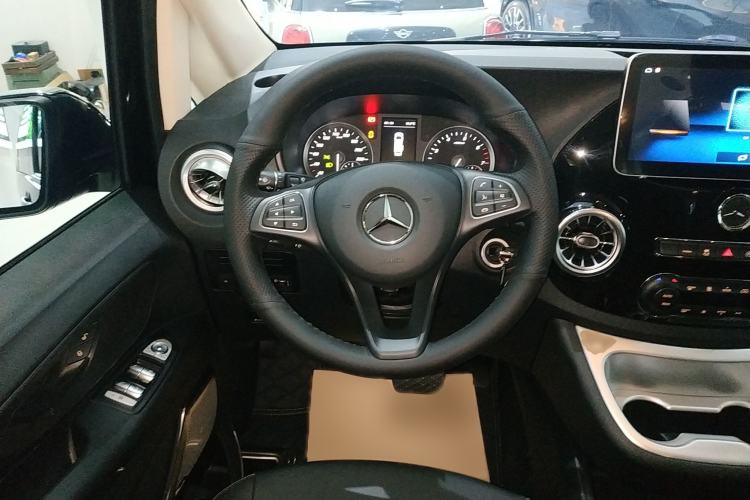 Used Mercedes-Benz Vito 2021 2.0T Elite Version 7 Seats Steering Wheel