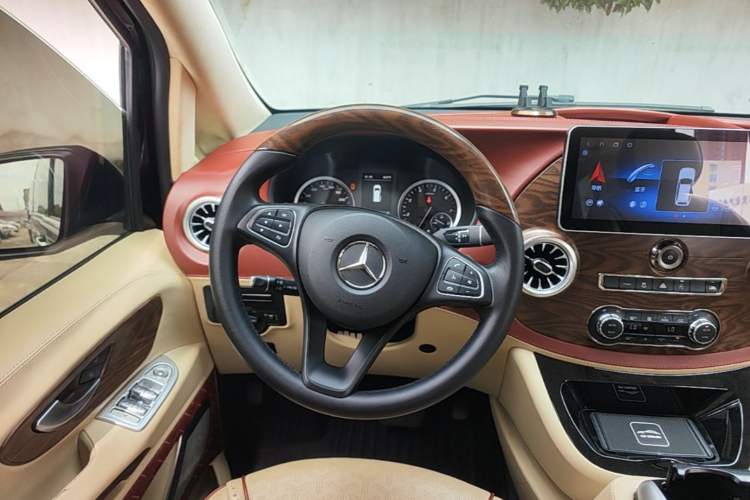 Used Mercedes-Benz Vito 2021 2.0T Elite Version 7 Seats Steering Wheel