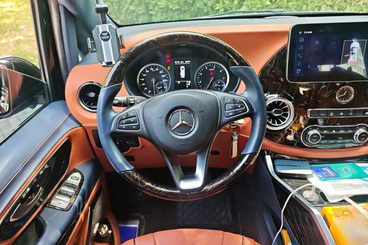 Used Mercedes-Benz Vito 2021 2.0T Business Version 7 Seats Steering Wheel