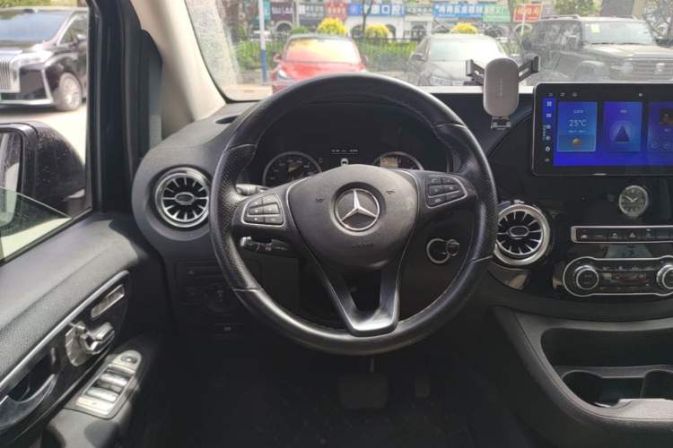 Used Mercedes-Benz Vito 2021 2.0T Business Version 7 Seats Steering Wheel