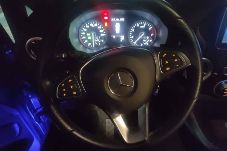 Used Mercedes-Benz Vito 2021 2.0T Business Version 7 Seats Steering Wheel