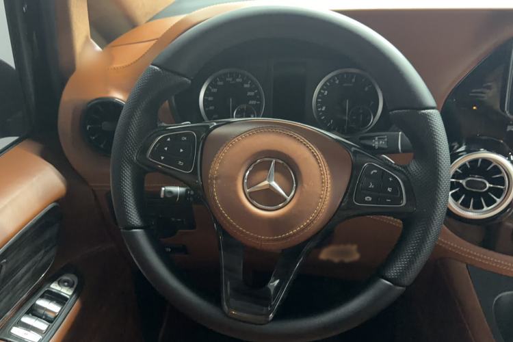 Used Mercedes-Benz Vito 2021 2.0T Elite Version 7 Seats Steering Wheel