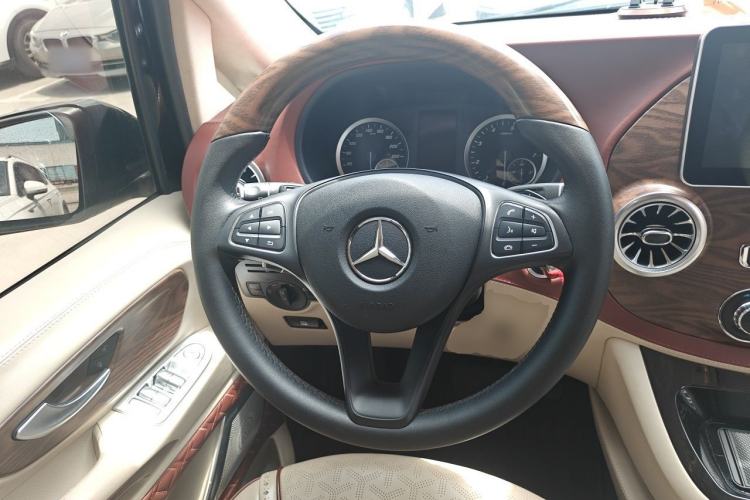 Used Mercedes-Benz Vito 2021 2.0T Elite Version 7 Seats Steering Wheel