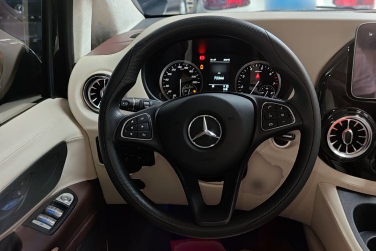 Used Mercedes-Benz Vito 2021 2.0T Elite Version 7 Seats Steering Wheel