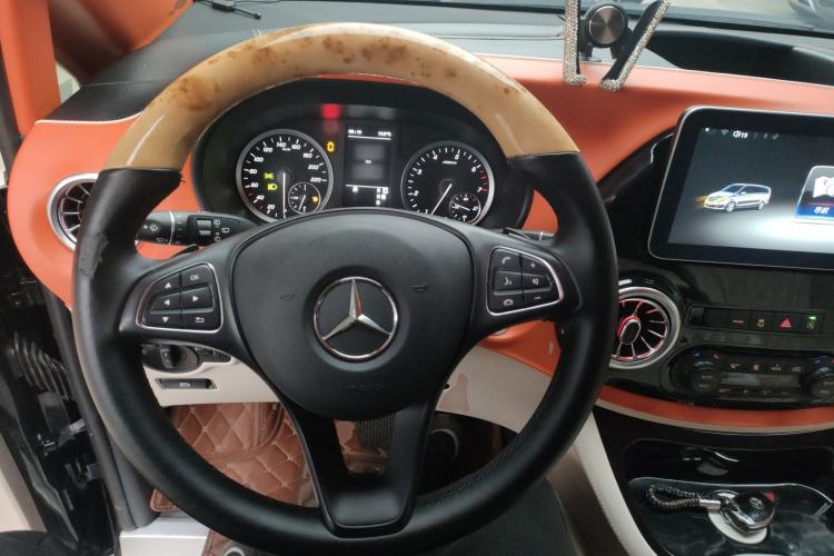 Used Mercedes-Benz Vito 2021 2.0T Elite Version 7 Seats Steering Wheel