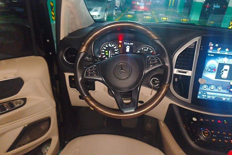 Used Mercedes-Benz Vito 2021 2.0T Business Version 7 Seats Steering Wheel