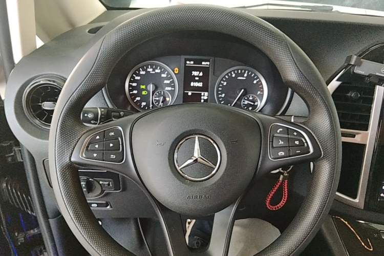 Used Mercedes-Benz Vito 2021 2.0T Elite Version 7 Seats Steering Wheel