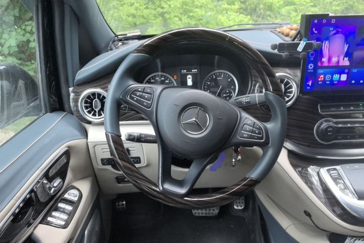 Used Mercedes-Benz Vito 2021 2.0T Elite Version 7 Seats Steering Wheel
