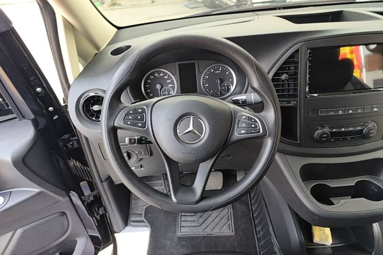 Used Mercedes-Benz Vito 2021 2.0T Elite Version 7 Seats Steering Wheel