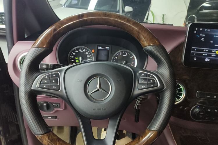 Used Mercedes-Benz Vito 2021 2.0T Elite Version 7 Seats Steering Wheel