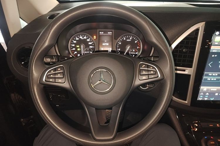 Used Mercedes-Benz Vito 2021 2.0T Elite Version 7 Seats Steering Wheel