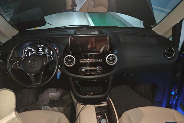 Used Mercedes-Benz Vito 2021 2.0T Business Version 7 Seats Steering Wheel