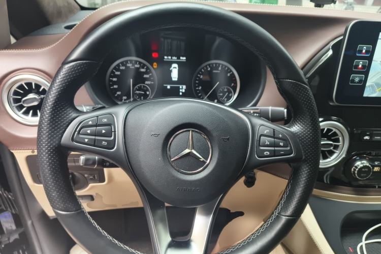 Used Mercedes-Benz Vito 2021 2.0T Elite Version 7 Seats Steering Wheel