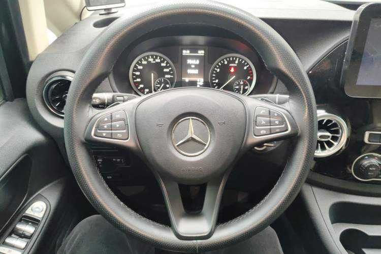 Used Mercedes-Benz Vito 2021 2.0T Elite Version 7 Seats Steering Wheel