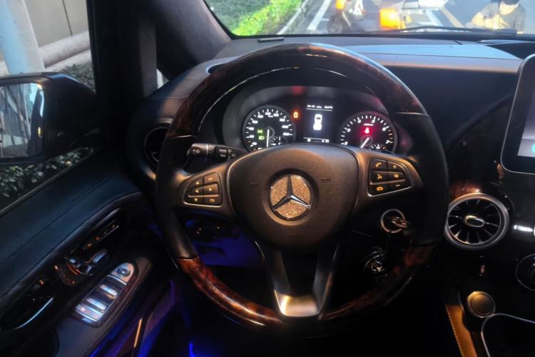 Used Mercedes-Benz Vito 2021 2.0T Business Version 7 Seats Steering Wheel