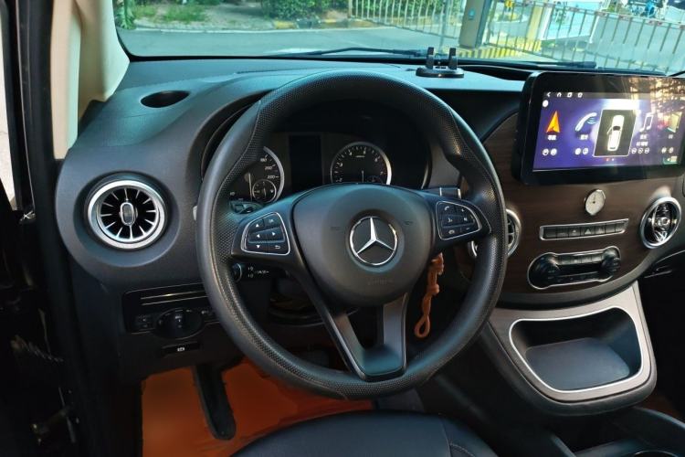 Used Mercedes-Benz Vito 2021 2.0T Elite Version 7 Seats Steering Wheel