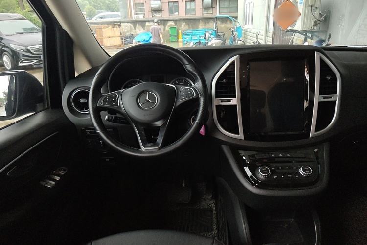 Used Mercedes-Benz Vito 2021 2.0T Business Version 7 Seats Steering Wheel