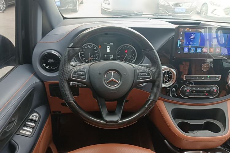 Used Mercedes-Benz Vito 2021 2.0T Elite Version 7 Seats Steering Wheel