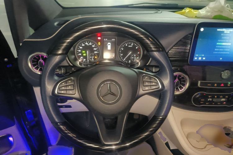 Used Mercedes-Benz Vito 2021 2.0T Elite Version 7 Seats Steering Wheel