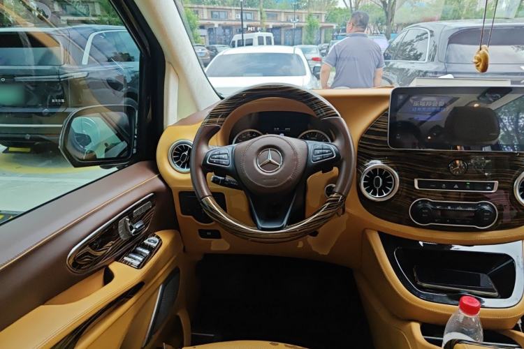 Used Mercedes-Benz Vito 2021 2.0T Elite Version 7 Seats Steering Wheel