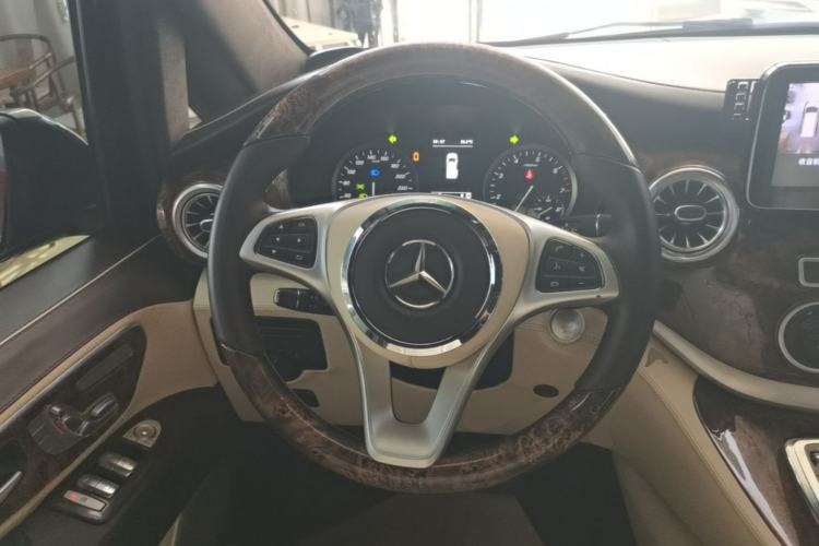 Used Mercedes-Benz Vito 2021 2.0T Elite Version 7 Seats Steering Wheel