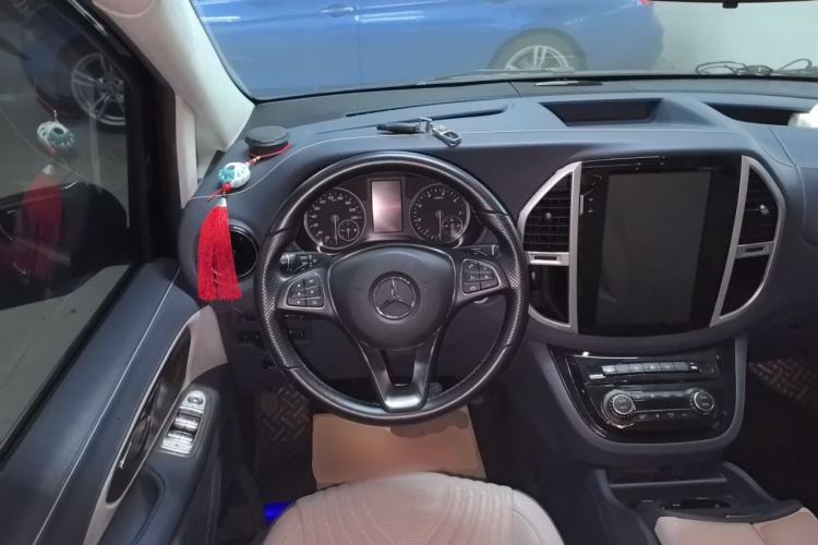 Used Mercedes-Benz Vito 2021 2.0T Business Version 7 Seats Steering Wheel