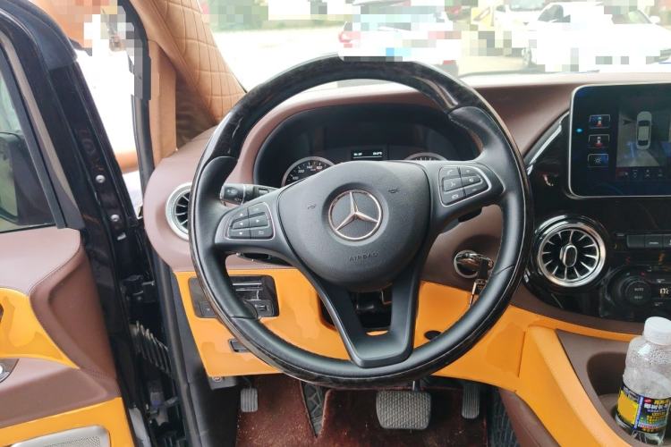 Used Mercedes-Benz Vito 2021 2.0T Elite Version 7 Seats Steering Wheel